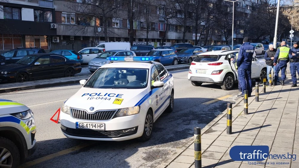 Шофьор се заби в стълб в центъра на Пловдив