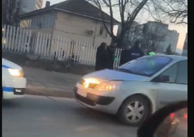 Катастрофа блокира Пещерско шосе в час пик