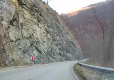 Ограничават за час движението по пътя Асеновград-Смолян