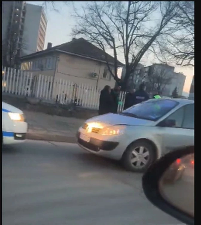 Катастрофа блокира Пещерско шосе в час пик