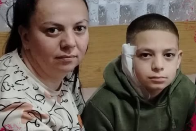 13-годишният Емо има нужда от две трансплантации, майка му ще бъде донор