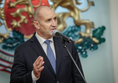 Президентът внесе оставката си в Конституционния съд