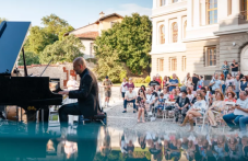 Открит театър и детска площадка ще има в двора на Градската галерия в Стария град