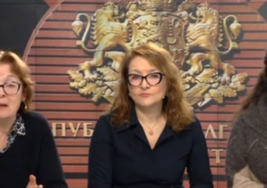 Анализатори: Радев играе рискова игра, предстои му слалом между партиите и гражданите