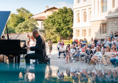 Открит театър и детска площадка ще има в двора на Градската галерия в Стария град