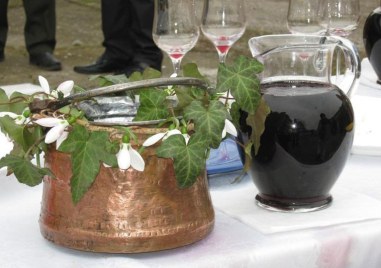 Търсят най-доброто домашно вино в Карловско