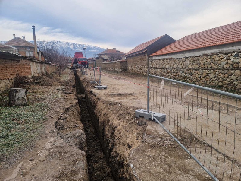 Ремонтират улица в карловското село Дъбене