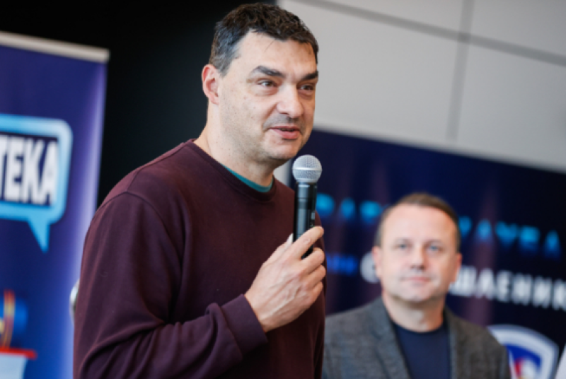 Владо Николов представя книгата си “Високо“ в Карлово