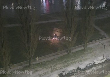 Кола заседна в коритото на Марица