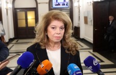 Биографията на президент Илияна Йотова - журналист и политик