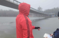 Спортуващи спасили момичето, паднало във водите на Гребната