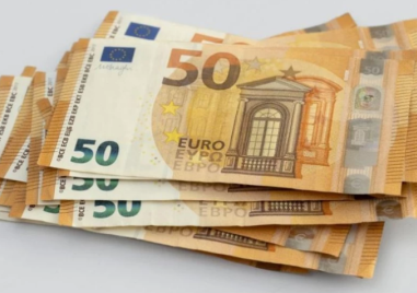 Момиче опита да пробута 550 евро във фалшиви банкноти в Тракия