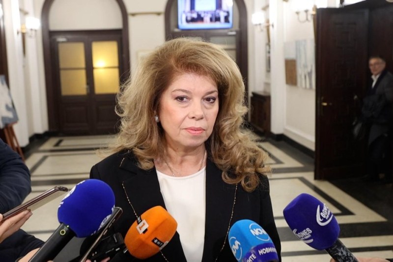 Биографията на президент Илияна Йотова - журналист и политик