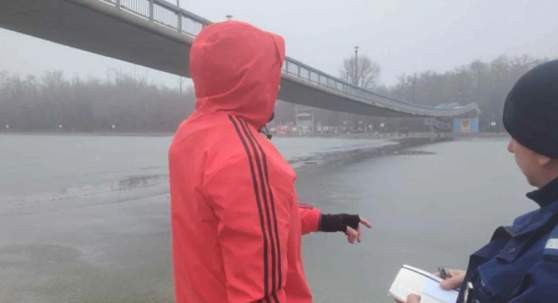 Спортуващи спасили момичето, паднало във водите на Гребната