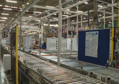 Недостиг на работници в Пловдив: Заводи наемат чужденци и обучават кадри на място