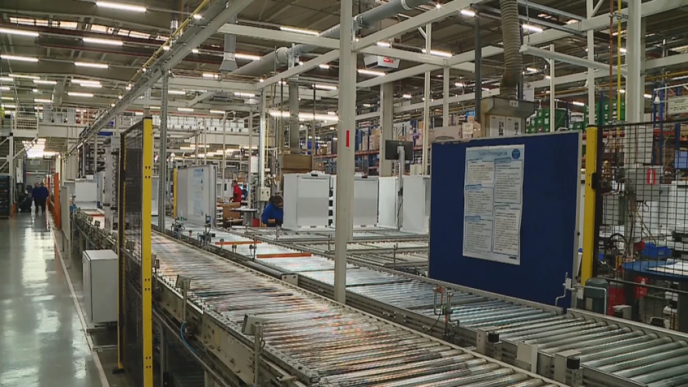 Недостиг на работници в Пловдив: Заводи наемат чужденци и обучават кадри на място