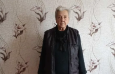 Баба и внучката й имат нужда от помощ, за да оцеляват