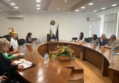 Щабът се събира днес, решава за мерки и ваканция за учениците в Пловдив