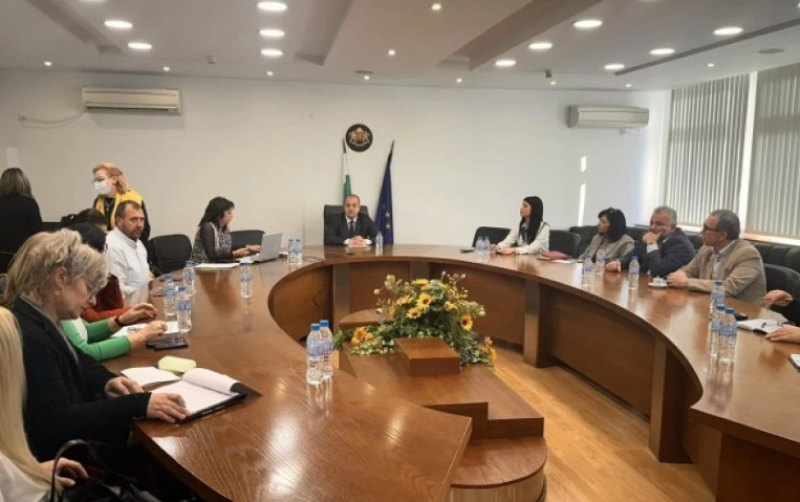 Щабът се събира днес, решава за мерки и ваканция за учениците в Пловдив