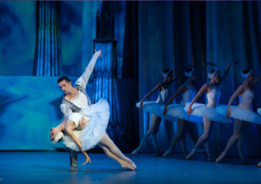 Балетът “Лебедово езеро“ на Пловдивската опера с премиера в Карлово