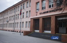 Събарят сгради в двора на пловдивско училище, за да изградят нов корпус с 24 класни стаи