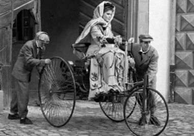 На този ден: Патентован е първият автомобил с бензинов двигател