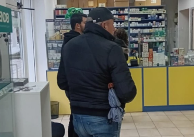 Пловдивчани обикалят аптеките в търсене на противогрипни лекарства за децата си