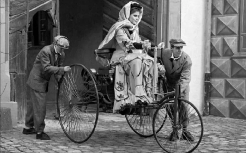 На този ден: Патентован е първият автомобил с бензинов двигател