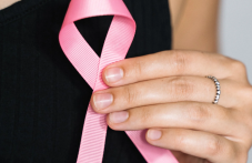 Учени: Мазнините ускоряват растежа на агресивен рак на гърдата