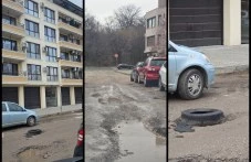 Дупки, кал и спукани гуми в Смирненски: Жители сигнализират за опасен път