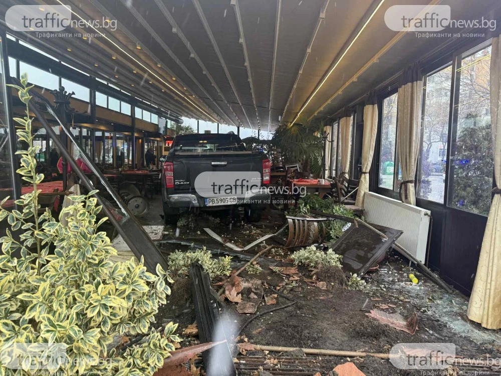 Тежка катастрофа в Тракия – джип се вряза в заведение, на място има патрулки и линейки