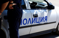 Пиян мъж буйства в хипермаркет, нападна полицаи и охранители