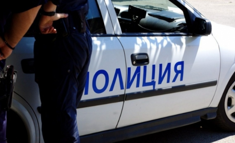 Пиян мъж буйства в хипермаркет, нападна полицаи и охранители