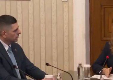 Започна срещата на Йотова с ПП-ДБ НА ЖИВО