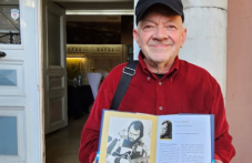 Големият пловдивски китарист Огнян Видев празнува 80 години