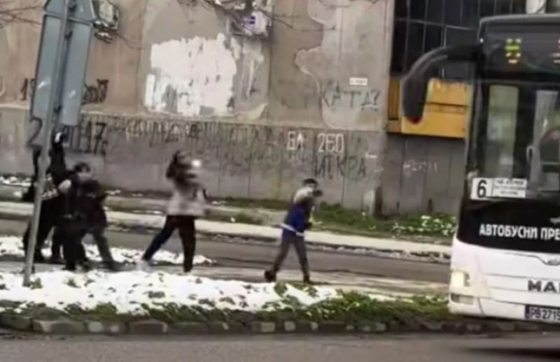 Масови атаки със снежни топки по рейсовете в Пловдив