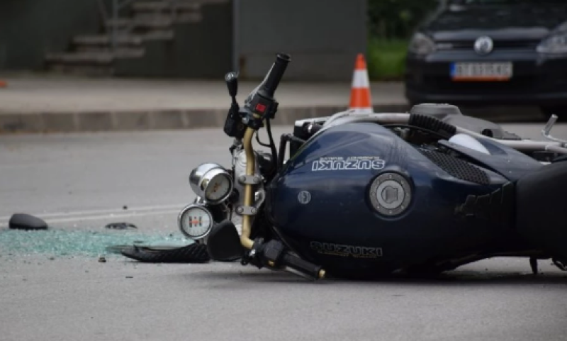 Младеж без книжка пострада тежко при катастрофа с мотор