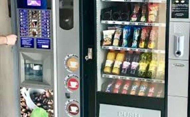 Вандал разбива вендинг машина в Калековец