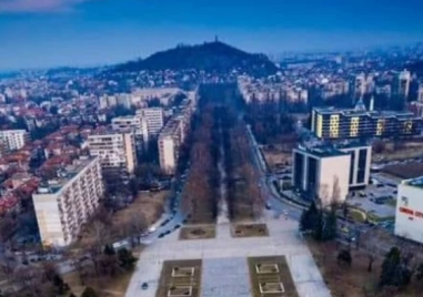 Изграждат поливни системи на 7 парка в Пловдив, правят и зелена стена срещу ФПЧ