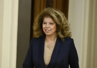 Президентът Йотова прави последни консултации с партиите