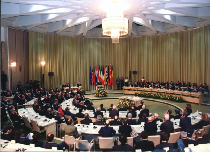 На този ден: Подписан е договорът, с който се създава Европейският съюз