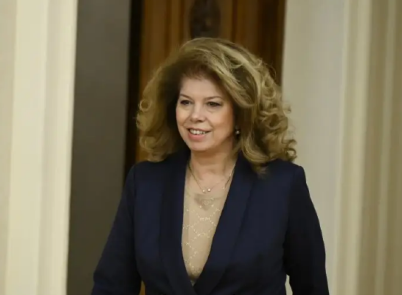 Президентът Йотова прави последни консултации с партиите