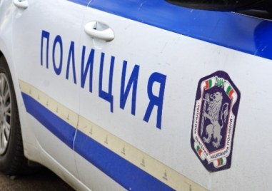 Мъже опитаха да напазаруват безплатно алкохол и дрехи