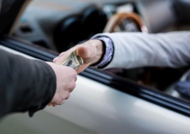 Шофьор опита да подкупи полицаи край Първомай