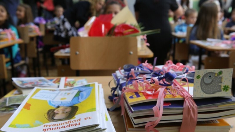 Новите учебници заменят лева и стотинката с евро следващата учебна година