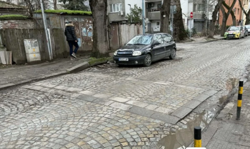 Улица в Кършияка остана без „зебри“ край училище и детска градина