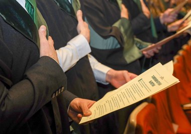 Випускът на анестезиолозите завършва в МУ-София