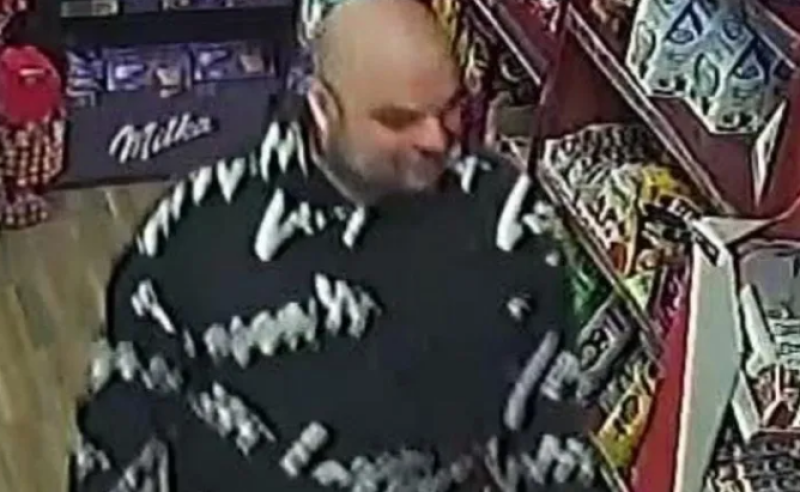 Мъж се покатери по рафтове в магазин в Кючука, счупи бутилки, открадна една и избяга