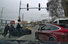 Жандармеристи се притекоха на помощ на закъсал шофьор в Пловдив