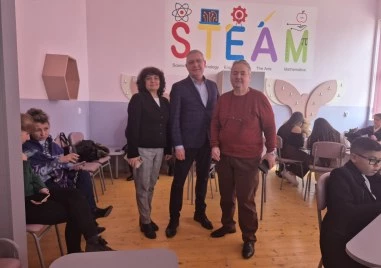 Кметът на Район „Източен“ откри STEM кабинети в две училища